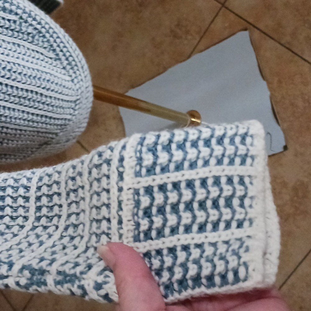 $10 SALE!! Pink Republic- Blue and White Cardigan - Picture 3 of 7